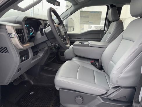 New 2026 Ford F250 XL w/ XL Chrome Package image 9