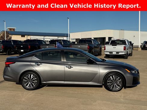 Used 2024 Nissan Altima 2.5 SV image 4