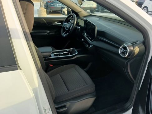 Used 2025 Chevrolet Equinox LT image 8