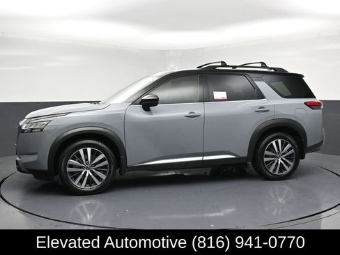 Used 2022 Nissan Pathfinder Platinum w/ Cargo Package AWD/4WD image 2