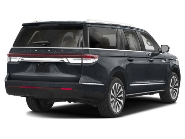 Used 2022 Lincoln Navigator L Reserve AWD/4WD image 2