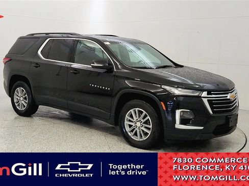 Used 2023 Chevrolet Traverse LT w/ Rear Camera Mirror Package AWD/4WD image 1