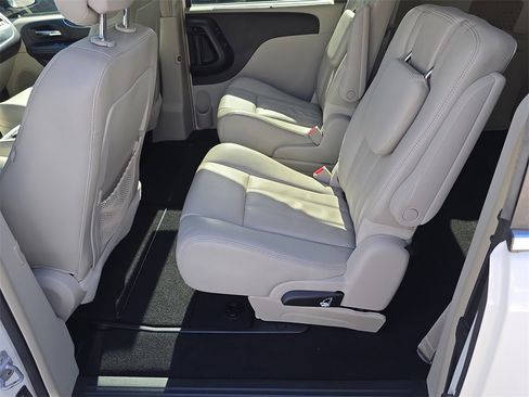 Used 2012 Chrysler Town & Country Touring-L w/ Premium Group image 14