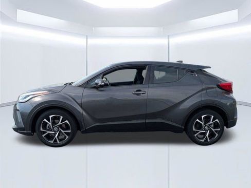 Used 2022 Toyota C-HR XLE image 7