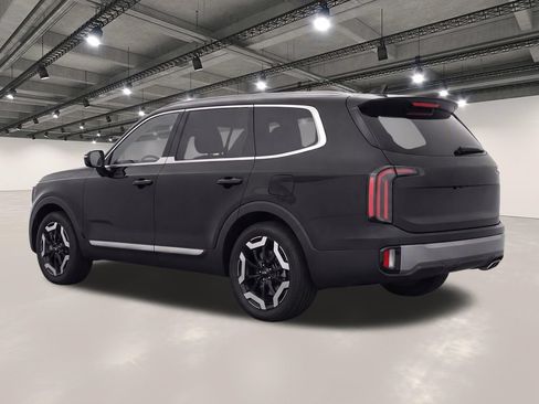 Used 2021 Kia Telluride S FWD image 3