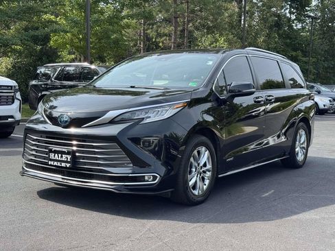 Used 2021 Toyota Sienna Limited FWD image 27