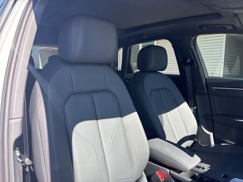 Used 2025 Audi Q3 2.0T Premium image 16