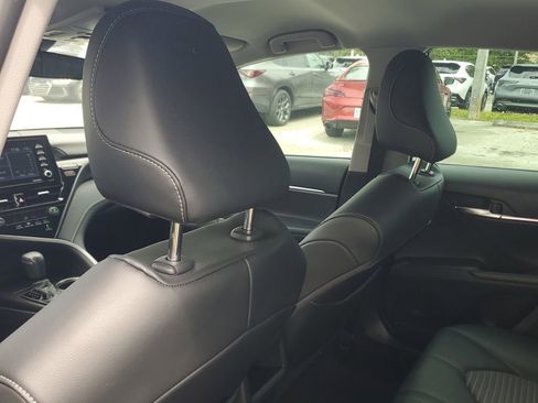 Used 2021 Toyota Camry SE image 6