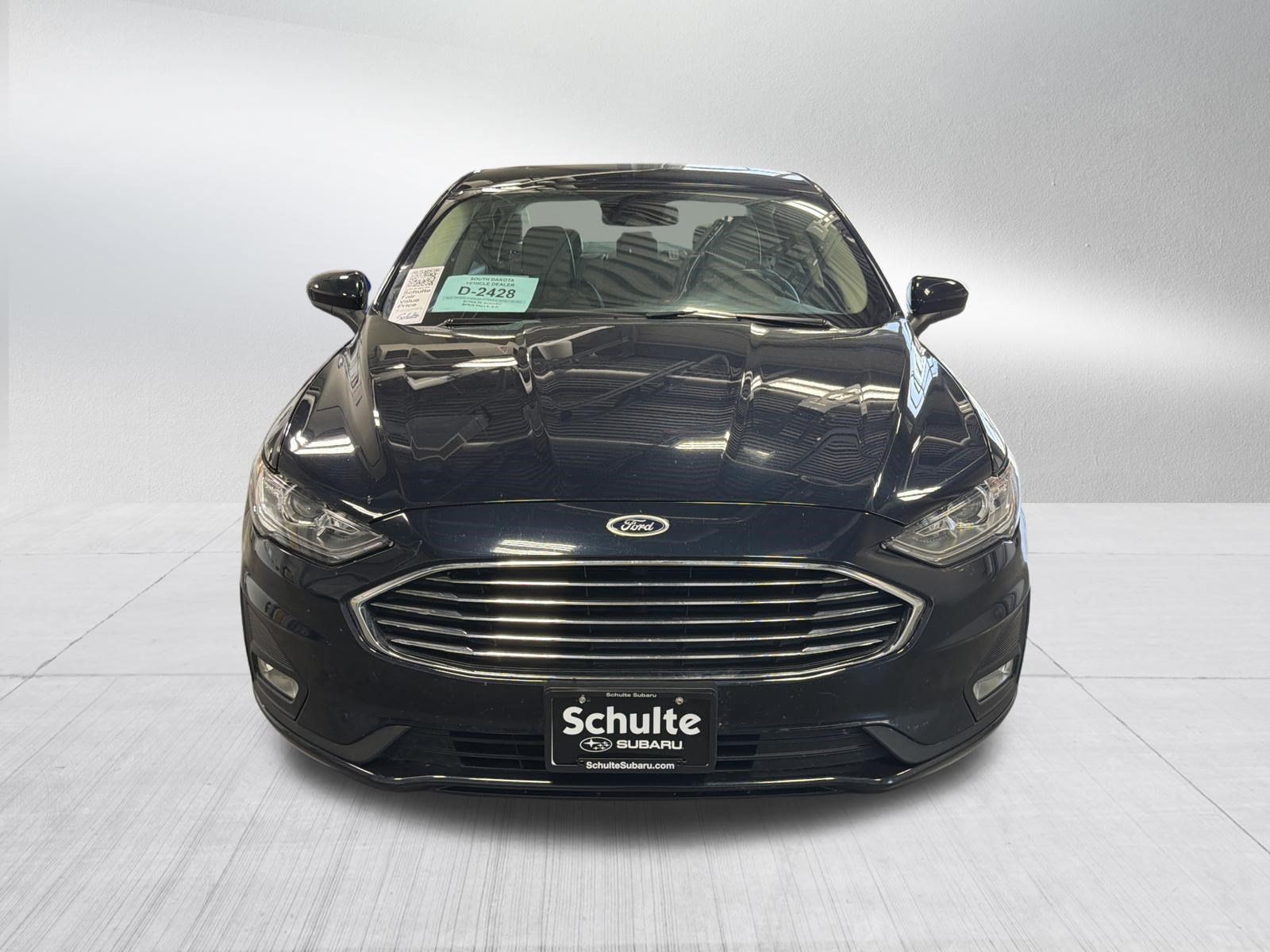 Used 2020 Ford Fusion SE w/ Equipment Group 151A FWD image 2