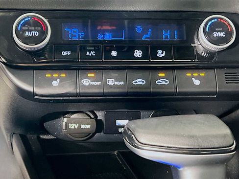 Certified 2025 Hyundai Elantra Limited image 20