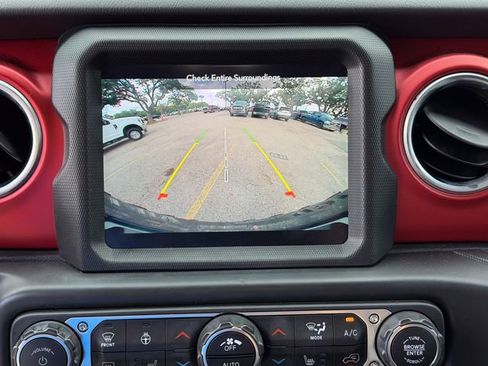 Used 2022 Jeep Wrangler Unlimited Rubicon w/ Cold Weather Group AWD/4WD image 14