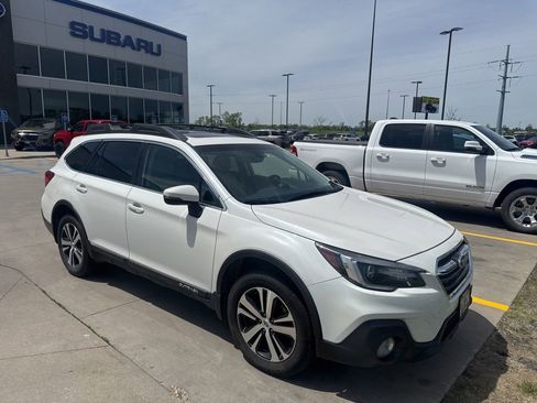 Used 2018 Subaru Outback 2.5i Limited AWD/4WD image 2