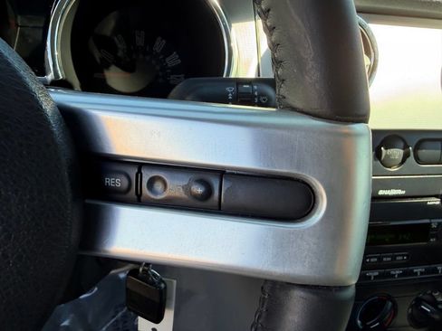 Used 2005 Ford Mustang Coupe RWD image 19