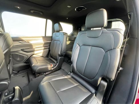 New 2025 Jeep Grand Cherokee L Limited image 24