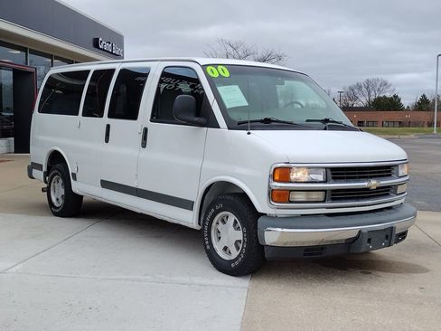 Used 2000 Chevrolet Express 1500 Passenger w/ LS Preferred Equipment Group RWD image 11