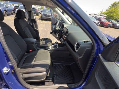 Used 2023 Hyundai Venue SEL w/ Cargo Package image 11