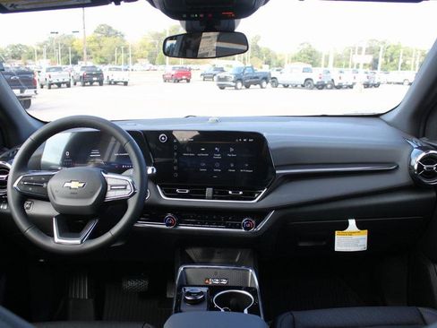 New 2026 Chevrolet Equinox LT w/ Convenience Package II image 8