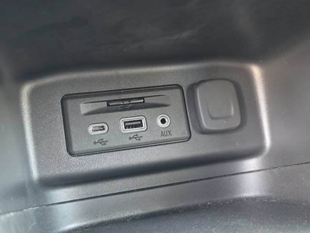 Used 2023 Chevrolet Equinox RS w/ RS Leather Package FWD image 28