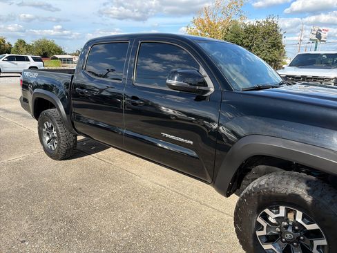Used 2021 Toyota Tacoma TRD Off-Road image 10