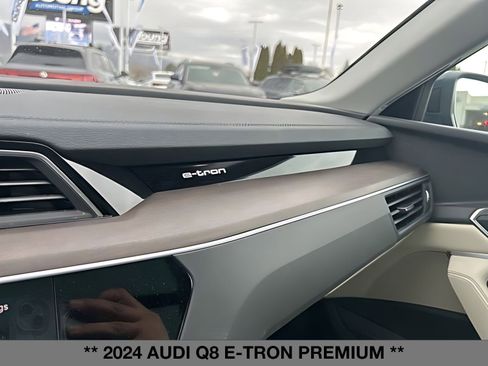 Used 2024 Audi Q8 e-tron Premium image 36