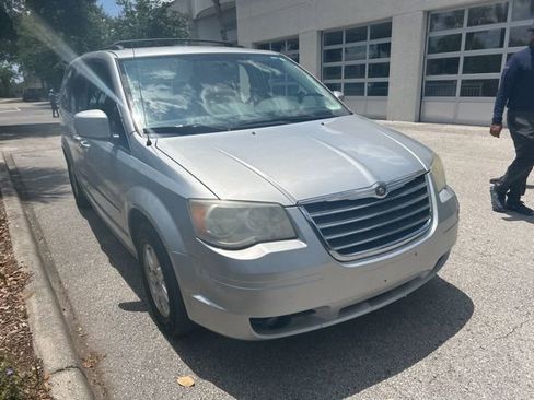 Used 2010 Chrysler Town & Country Touring FWD image 2