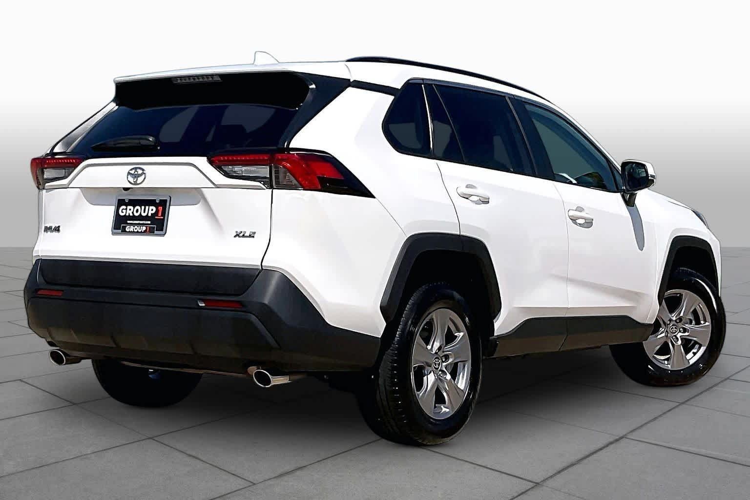Used 2025 Toyota RAV4 XLE FWD image 12