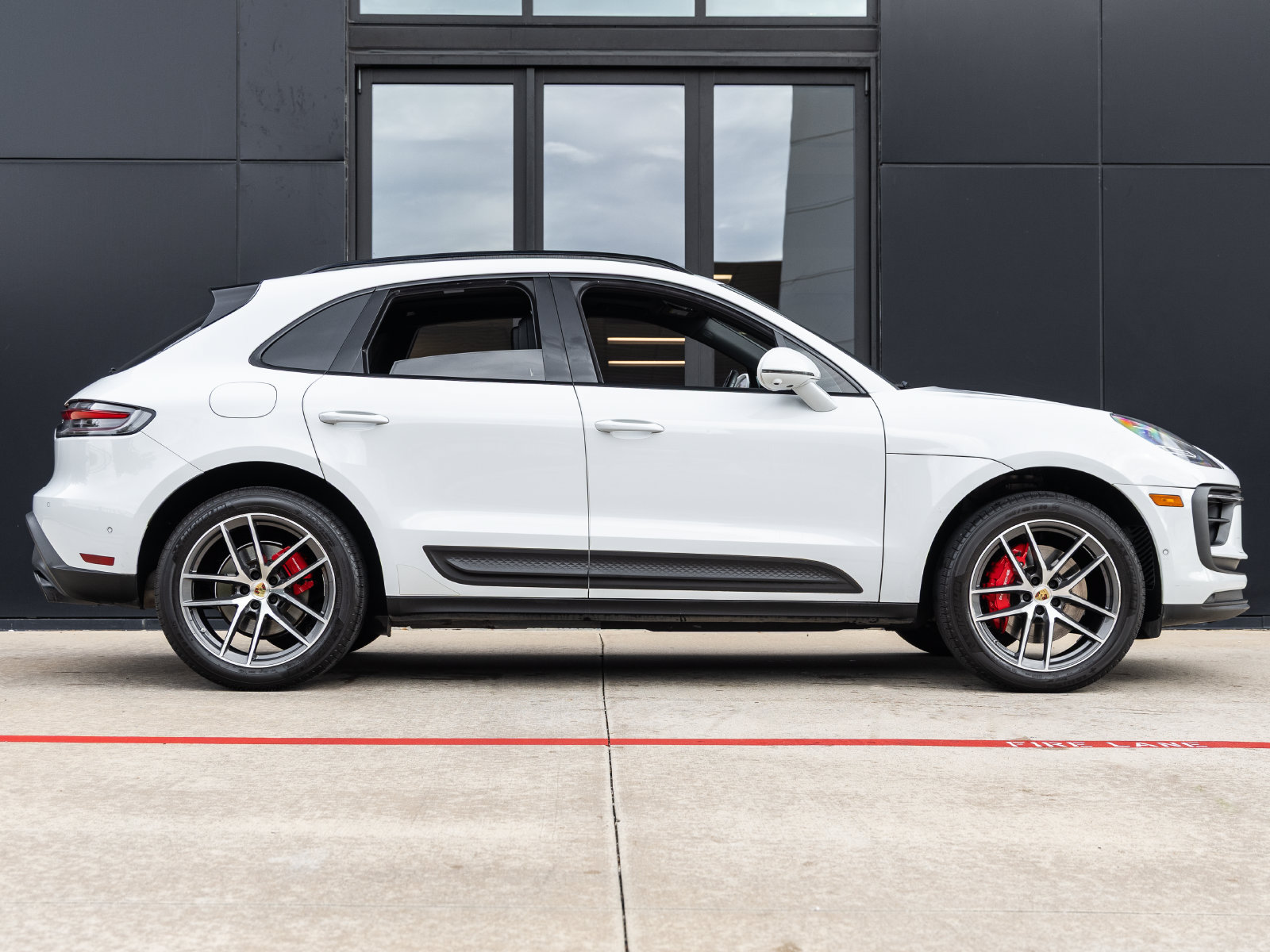 Used 2022 Porsche Macan S AWD/4WD image 12