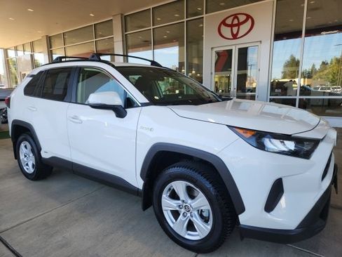Used 2020 Toyota RAV4 LE w/ All Weather Liner Package AWD/4WD image 4
