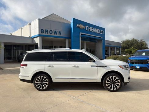 Used 2023 Lincoln Navigator Reserve RWD image 1