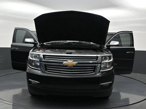 Used 2020 Chevrolet Suburban Premier w/ Premier Plus Edition RWD image 37