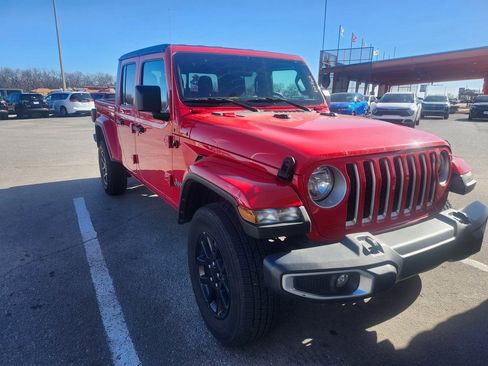Used 2023 Jeep Gladiator Overland image 7