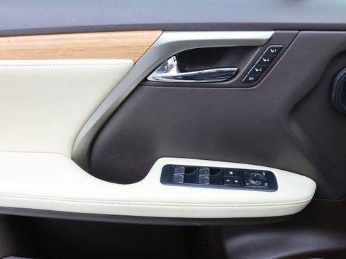 Used 2020 Lexus RX 350L FWD w/ Premium Package image 12