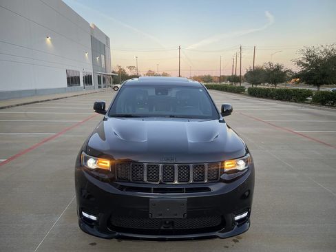 Used 2021 Jeep Grand Cherokee SRT image 2