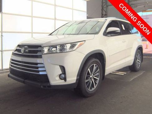 Used 2017 Toyota Highlander XLE w/ Protection Package #3 AWD/4WD image 1