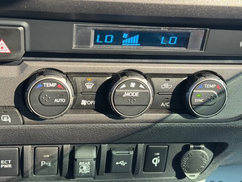 Used 2023 Toyota Tacoma TRD Off-Road w/ Advanced Technology Package image 19