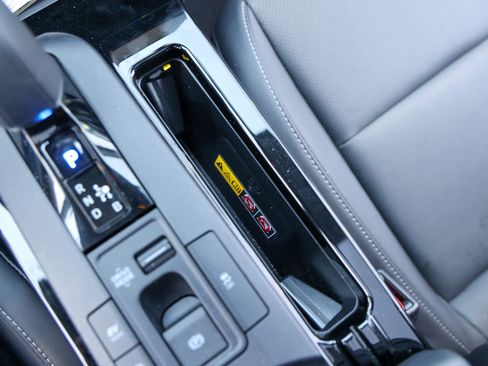 Used 2023 Toyota Prius XLE FWD image 25