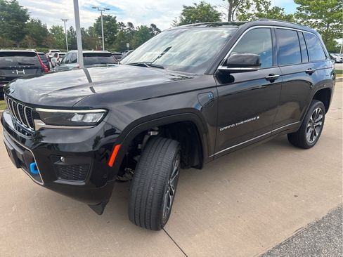 Used 2022 Jeep Grand Cherokee Overland AWD/4WD image 4