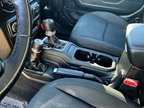 Used 2019 Jeep Wrangler Sport image 18