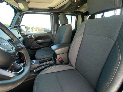 Used 2024 Jeep Gladiator Sport AWD/4WD image 11