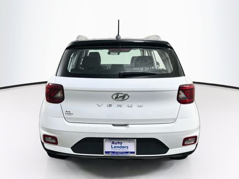 Used 2023 Hyundai Venue Limited FWD image 6