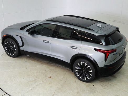 New 2025 Chevrolet Blazer EV RS image 17