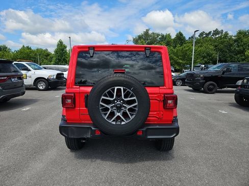 Used 2025 Jeep Wrangler Unlimited Sahara AWD/4WD image 6