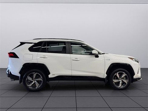 Used 2021 Toyota RAV4 SE image 7