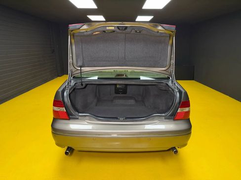 Used 2005 Lexus LS 430 RWD image 13