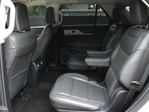 Used 2025 Ford Explorer Active w/ Active Comfort Package image 15