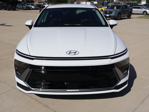 Used 2025 Hyundai Sonata SEL FWD image 3