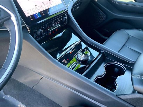 Used 2024 Jeep Grand Cherokee Limited image 16