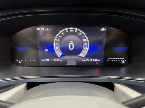 Used 2024 Volkswagen Taos SE image 16