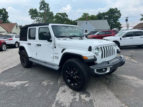 Used 2019 Jeep Wrangler Unlimited Sahara AWD/4WD image 3