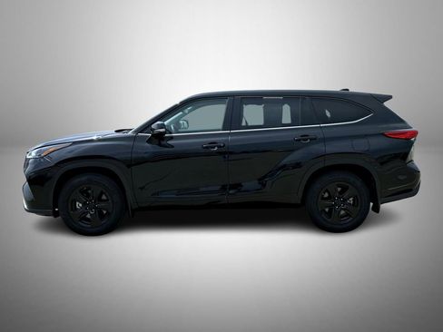 Used 2023 Toyota Highlander LE image 8